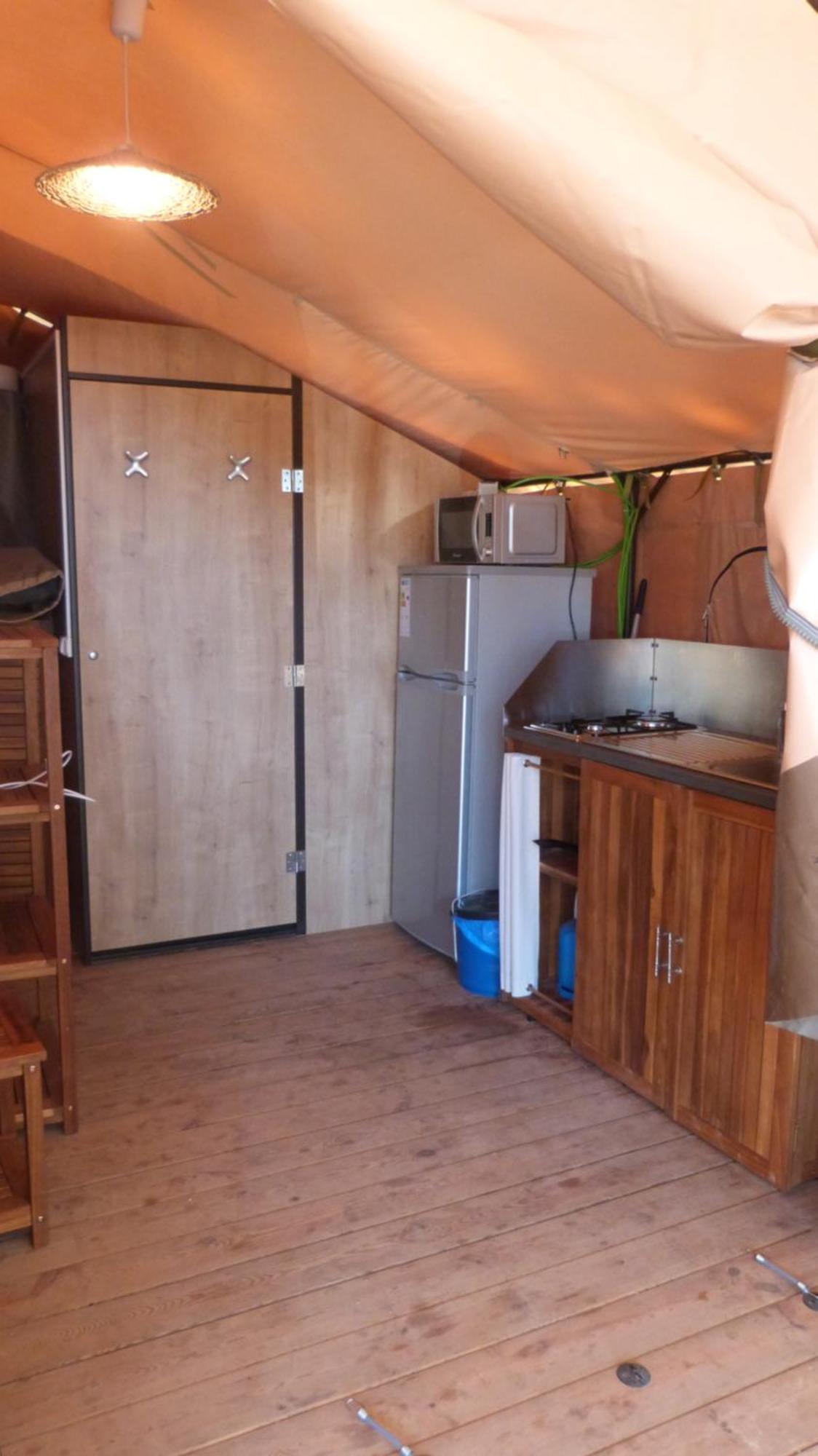 Camping 3 Estrellas Gava Bagian luar foto