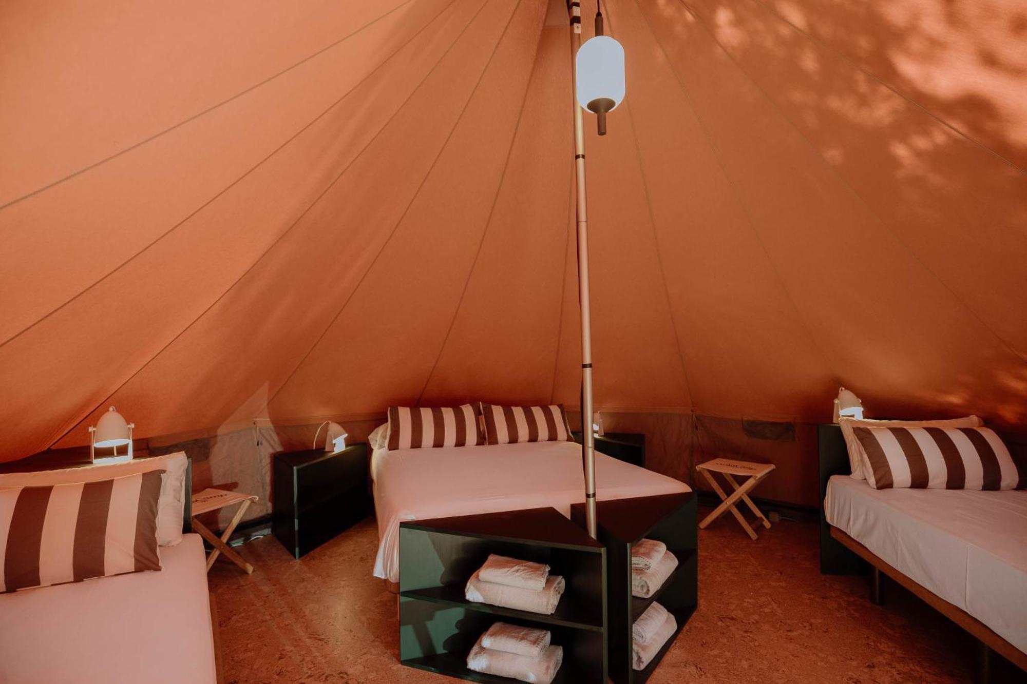 Camping 3 Estrellas Gava Bagian luar foto
