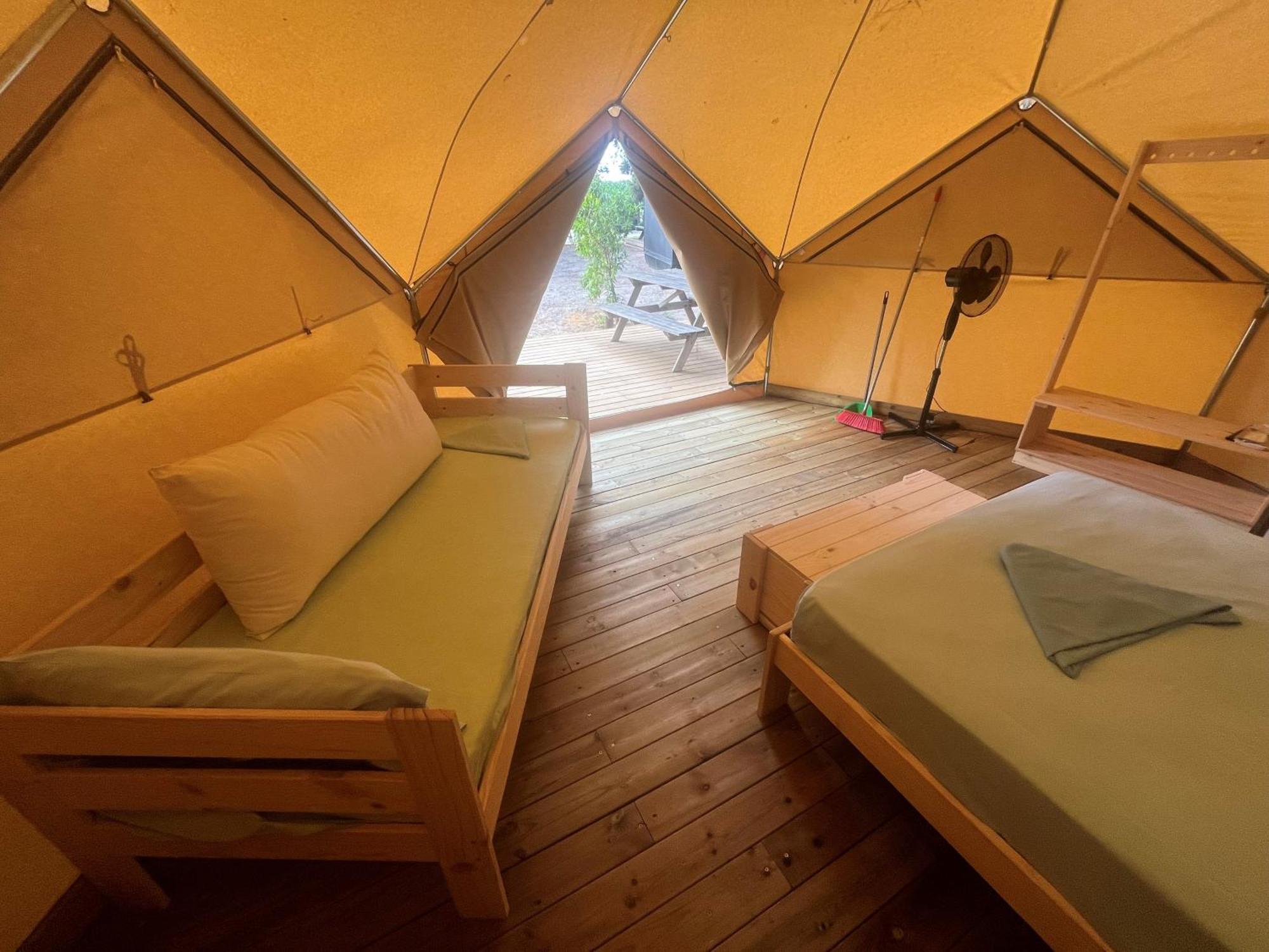 Camping 3 Estrellas Gava Bagian luar foto