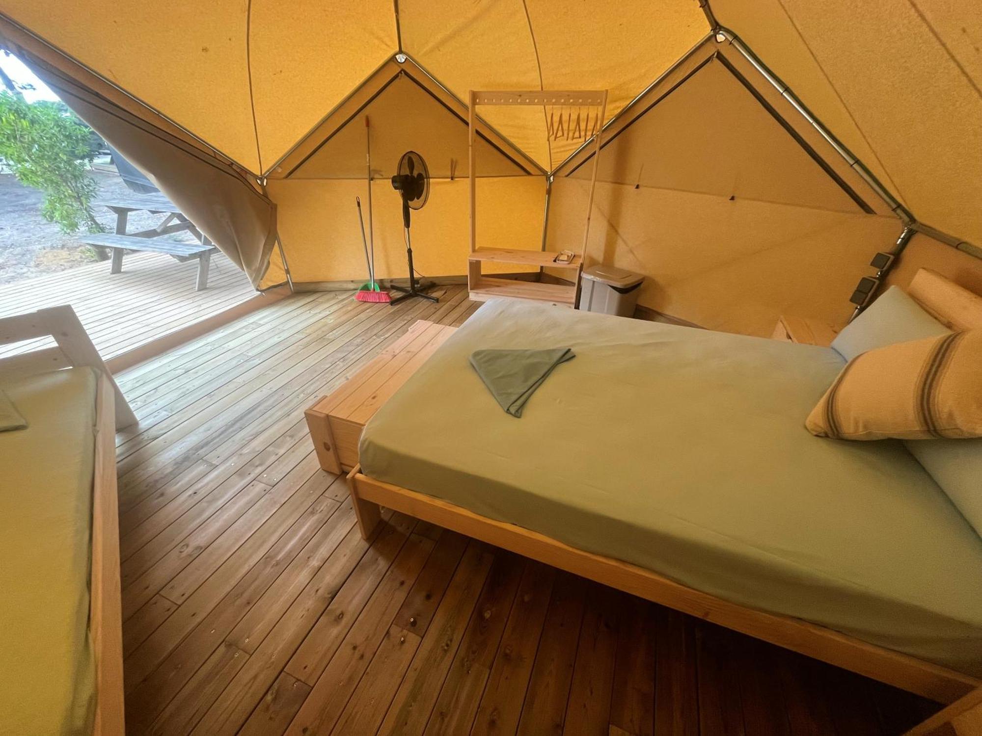 Camping 3 Estrellas Gava Bagian luar foto
