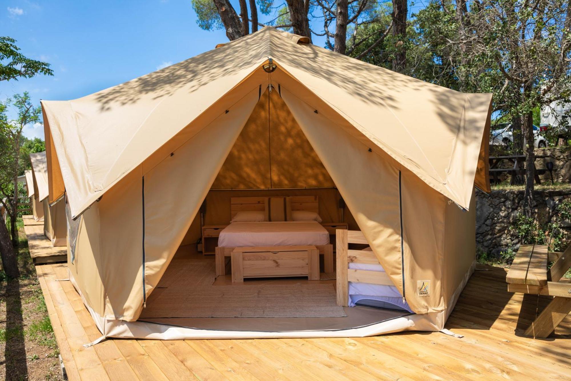 Camping 3 Estrellas Gava Bagian luar foto