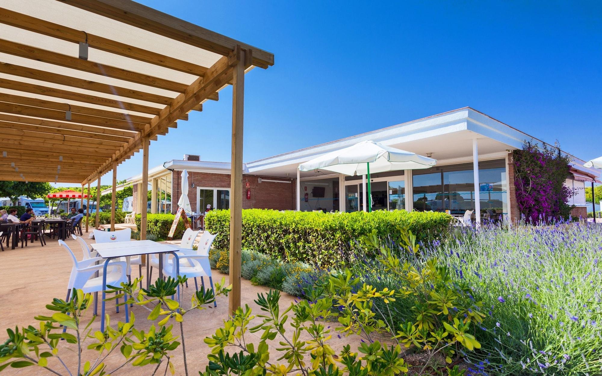 Camping 3 Estrellas Gava Bagian luar foto